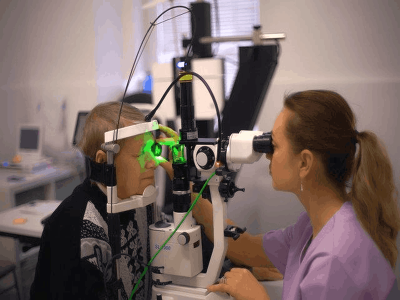 How To Choose A LASIK Surgeon 1